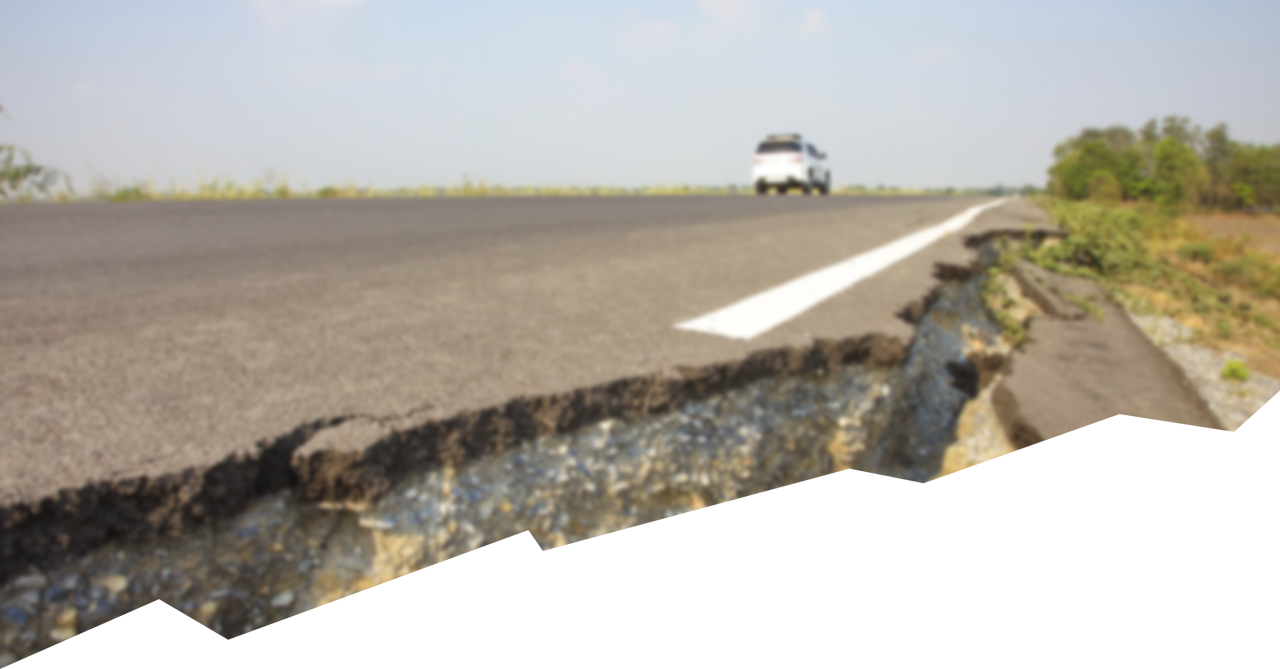 Дорога с ярко выраженным дефектом